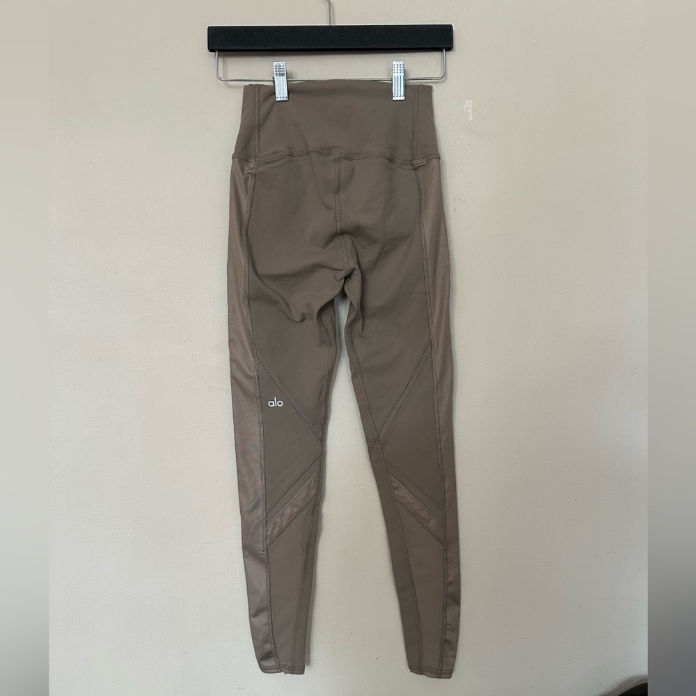 Alo Yoga High Waisted Leggings Epic in Gravel! - Picture 5 of 10